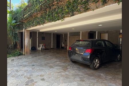 Casa à venda com 400m², 8 quartos e 5 vagas Casa à venda com 400m², 8 quartos e 5 vagasGaragem - 1° Andar