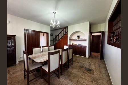 Casa à venda com 400m², 8 quartos e 5 vagas Casa à venda com 400m², 8 quartos e 5 vagasSala de Jantar