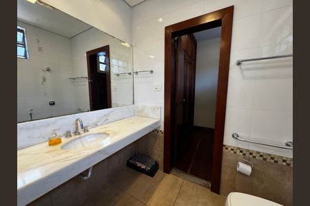 Casa à venda com 400m², 8 quartos e 5 vagas Casa à venda com 400m², 8 quartos e 5 vagasBanheiro da Suíte 1