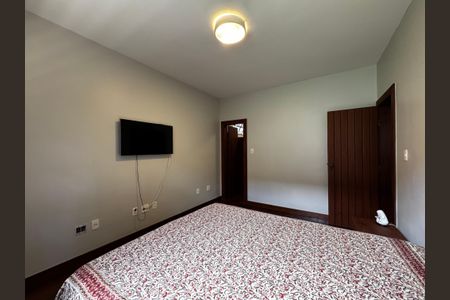 Casa à venda com 400m², 8 quartos e 5 vagas Casa à venda com 400m², 8 quartos e 5 vagasSuíte 1