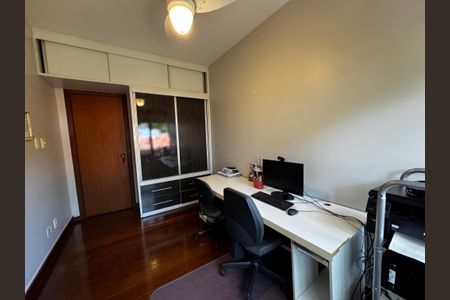 Casa à venda com 400m², 8 quartos e 5 vagas Casa à venda com 400m², 8 quartos e 5 vagasQuarto 3