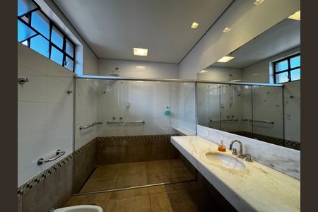 Casa à venda com 400m², 8 quartos e 5 vagas Casa à venda com 400m², 8 quartos e 5 vagasBanheiro da Suíte 1