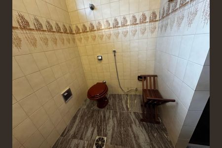 Casa à venda com 400m², 8 quartos e 5 vagas Casa à venda com 400m², 8 quartos e 5 vagasBanheiro da Suíte 2