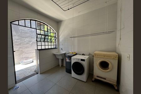 Casa à venda com 400m², 8 quartos e 5 vagas Casa à venda com 400m², 8 quartos e 5 vagasÁrea de Serviço