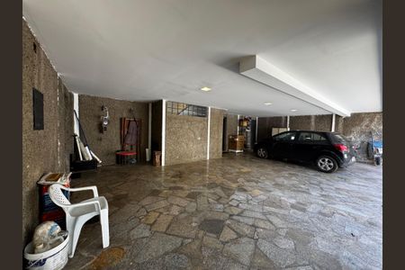 Casa à venda com 400m², 8 quartos e 5 vagas Casa à venda com 400m², 8 quartos e 5 vagasGaragem - 1° Andar