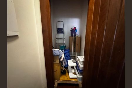 Casa à venda com 400m², 8 quartos e 5 vagas Casa à venda com 400m², 8 quartos e 5 vagasÁrea de Serviço