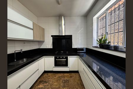 Casa à venda com 400m², 8 quartos e 5 vagas Casa à venda com 400m², 8 quartos e 5 vagasCozinha