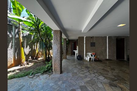 Casa à venda com 400m², 8 quartos e 5 vagas Casa à venda com 400m², 8 quartos e 5 vagasGaragem - 1° Andar