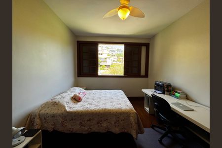 Casa à venda com 400m², 8 quartos e 5 vagas Casa à venda com 400m², 8 quartos e 5 vagasQuarto 1