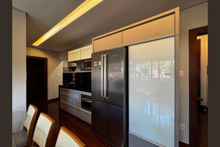 Casa à venda com 400m², 8 quartos e 5 vagas Casa à venda com 400m², 8 quartos e 5 vagasCozinha