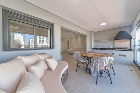 Apartamento à venda com 130m², 3 quartos e 2 vagasVaranda