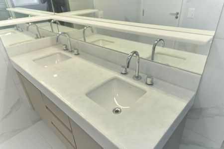 Apartamento à venda com 130m², 3 quartos e 2 vagasBanheiro da Suíte 3