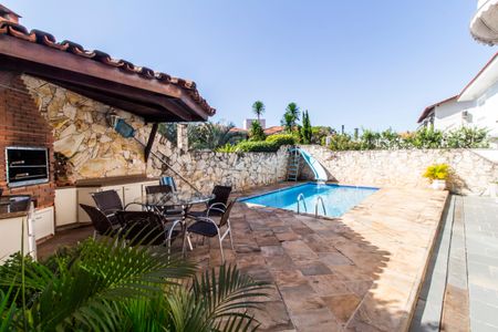 Casa de condomínio para alugar com 480m², 4 quartos e 6 vagas Casa de condomínio para alugar com 480m², 4 quartos e 6 vagasPiscina