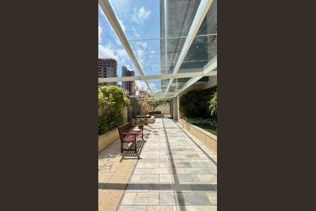 Apartamento à venda com 165m², 3 quartos e 4 vagas Apartamento à venda com 165m², 3 quartos e 4 vagasÁrea comum - Pátio