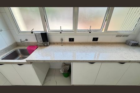 Apartamento à venda com 165m², 3 quartos e 4 vagas Apartamento à venda com 165m², 3 quartos e 4 vagasÁrea de Serviço