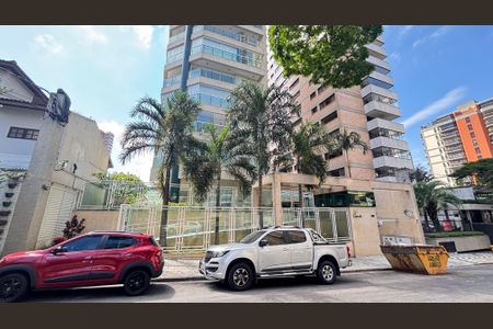 Apartamento à venda com 165m², 3 quartos e 4 vagas Apartamento à venda com 165m², 3 quartos e 4 vagasFachada