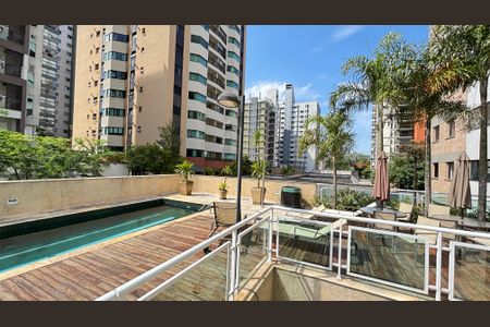 Apartamento à venda com 165m², 3 quartos e 4 vagas Apartamento à venda com 165m², 3 quartos e 4 vagasÁrea comum - Piscina