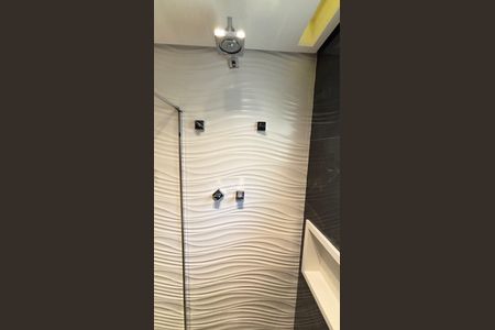 Apartamento à venda com 165m², 3 quartos e 4 vagas Apartamento à venda com 165m², 3 quartos e 4 vagasBanheiro da Suíte 1