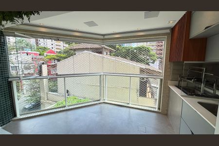 Apartamento à venda com 165m², 3 quartos e 4 vagas Apartamento à venda com 165m², 3 quartos e 4 vagasVaranda