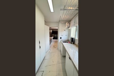 Apartamento à venda com 165m², 3 quartos e 4 vagas Apartamento à venda com 165m², 3 quartos e 4 vagasÁrea de Serviço