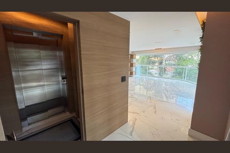 Apartamento à venda com 165m², 3 quartos e 4 vagas Apartamento à venda com 165m², 3 quartos e 4 vagasSala