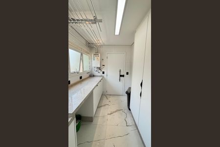 Apartamento à venda com 165m², 3 quartos e 4 vagas Apartamento à venda com 165m², 3 quartos e 4 vagasÁrea de Serviço