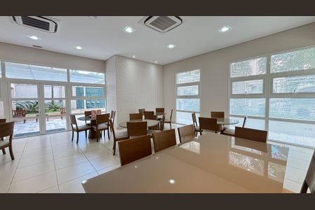 Apartamento à venda com 165m², 3 quartos e 4 vagas Apartamento à venda com 165m², 3 quartos e 4 vagasÁrea comum - Salão de Festas