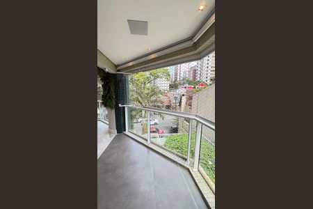 Apartamento à venda com 165m², 3 quartos e 4 vagas Apartamento à venda com 165m², 3 quartos e 4 vagasVaranda