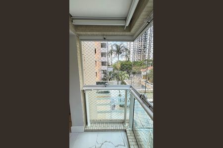 Apartamento à venda com 165m², 3 quartos e 4 vagas Apartamento à venda com 165m², 3 quartos e 4 vagasSala - Lareira Varanda