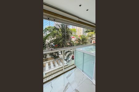 Apartamento à venda com 165m², 3 quartos e 4 vagas Apartamento à venda com 165m², 3 quartos e 4 vagasSala - Lareira Varanda