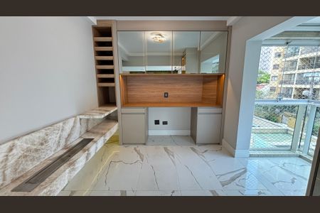 Apartamento à venda com 165m², 3 quartos e 4 vagas Apartamento à venda com 165m², 3 quartos e 4 vagasSala - Lareira