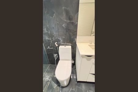 Apartamento à venda com 165m², 3 quartos e 4 vagas Apartamento à venda com 165m², 3 quartos e 4 vagasBanheiro da Suíte 1