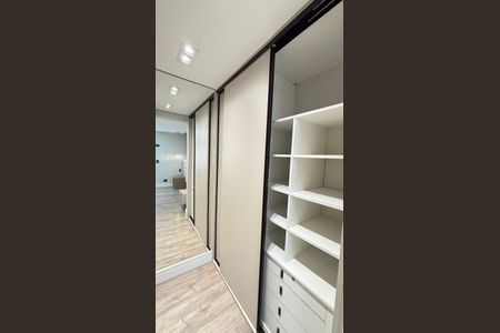 Apartamento à venda com 165m², 3 quartos e 4 vagas Apartamento à venda com 165m², 3 quartos e 4 vagasSuíte 1 Closet