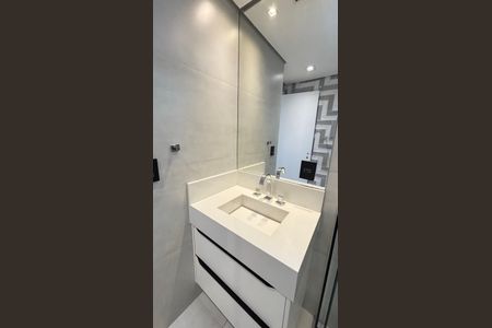 Apartamento à venda com 165m², 3 quartos e 4 vagas Apartamento à venda com 165m², 3 quartos e 4 vagasBanheiro da Suíte 2