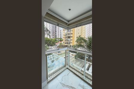 Apartamento à venda com 165m², 3 quartos e 4 vagas Apartamento à venda com 165m², 3 quartos e 4 vagasSala - Lareira Varanda