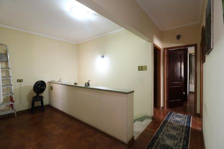 Casa à venda com 384m², 4 quartos e 2 vagasCorredor piso superior