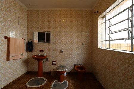 Casa à venda com 384m², 4 quartos e 2 vagasBanheiro 1