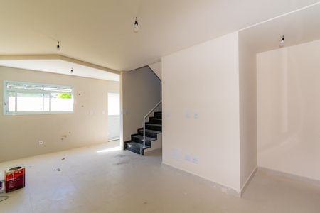 Casa de condomínio à venda com 76m², 2 quartos e 2 vagasSala