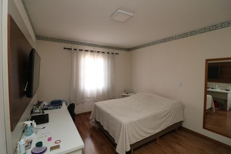 Casa à venda com 240m², 5 quartos e 4 vagasQuarto Casa 2