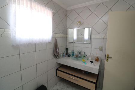 Casa à venda com 240m², 5 quartos e 4 vagasBanheiro Casa 2