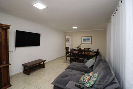 Casa à venda com 240m², 5 quartos e 4 vagasSala Casa 3