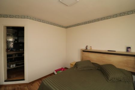 Casa à venda com 240m², 5 quartos e 4 vagasSuíte Casa 2