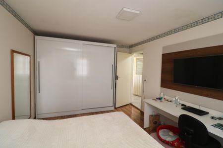 Casa à venda com 240m², 5 quartos e 4 vagasQuarto Casa 2