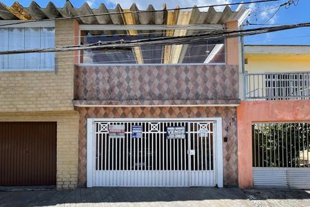 Casa à venda com 125m², 2 quartos e 2 vagas Casa à venda com 125m², 2 quartos e 2 vagasFachada