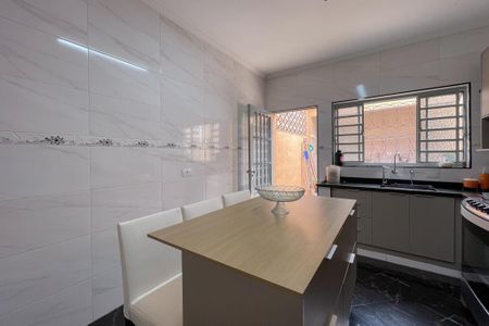 Casa à venda com 125m², 2 quartos e 2 vagas Casa à venda com 125m², 2 quartos e 2 vagasCozinha