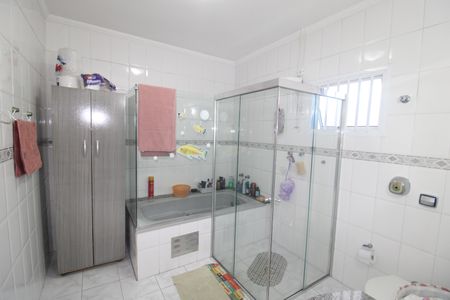 Casa à venda com 243m², 4 quartos e 4 vagasBanheiro 4