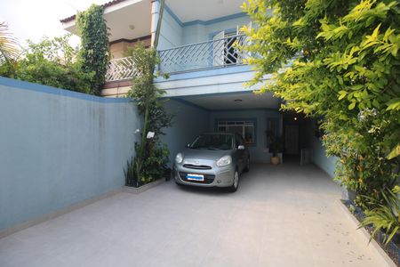 Casa à venda com 243m², 4 quartos e 4 vagasGaragem