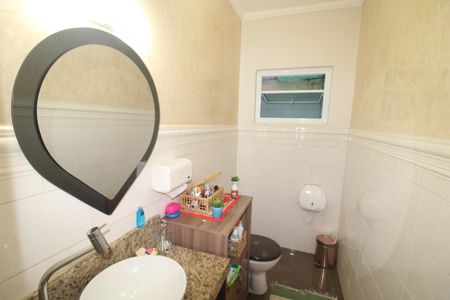 Casa à venda com 243m², 4 quartos e 4 vagasBanheiro