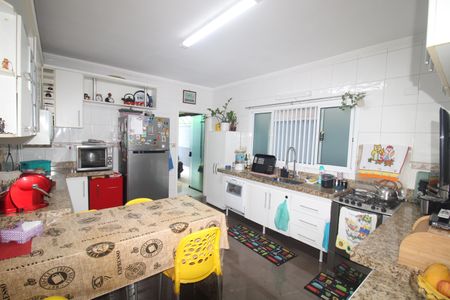 Casa à venda com 243m², 4 quartos e 4 vagasCozinha