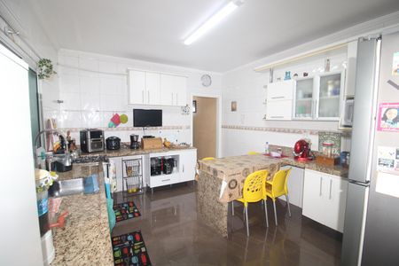 Casa à venda com 243m², 4 quartos e 4 vagasCozinha